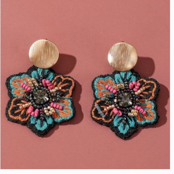 ❤️ FREE Beaded Flower Medallion Floral Embroidered Chic Classy Art Hip Earrings - Picture 2 of 3